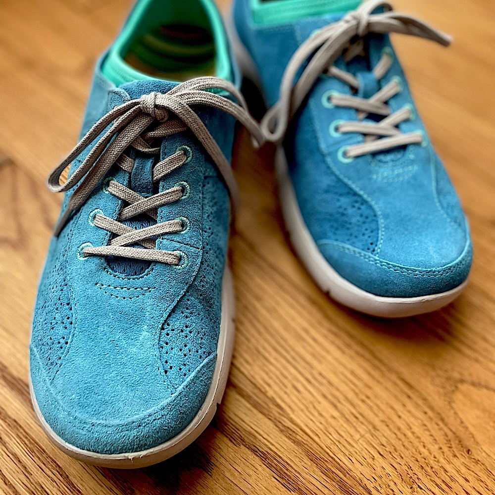 Dansko Elise Suede Comfort Walking Shoes: like new